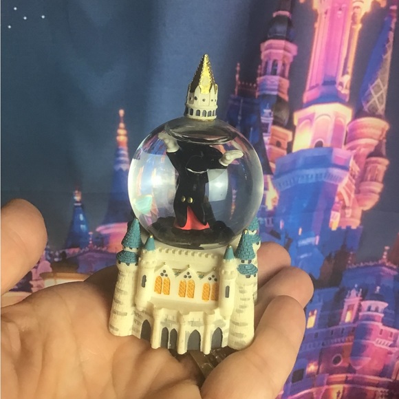 Disney Mickey Mouse castle magic kingdom mini snowglobe -preowned - Picture 4 of 6
